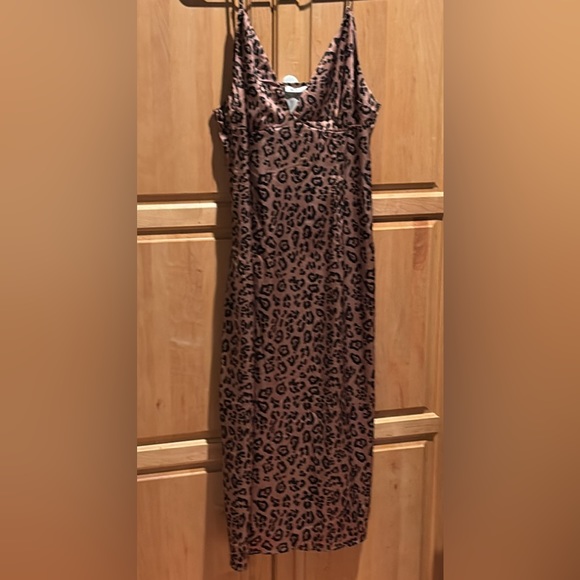 *SOLD*Cupshe Leopard dress NWOT - Picture 8 of 11